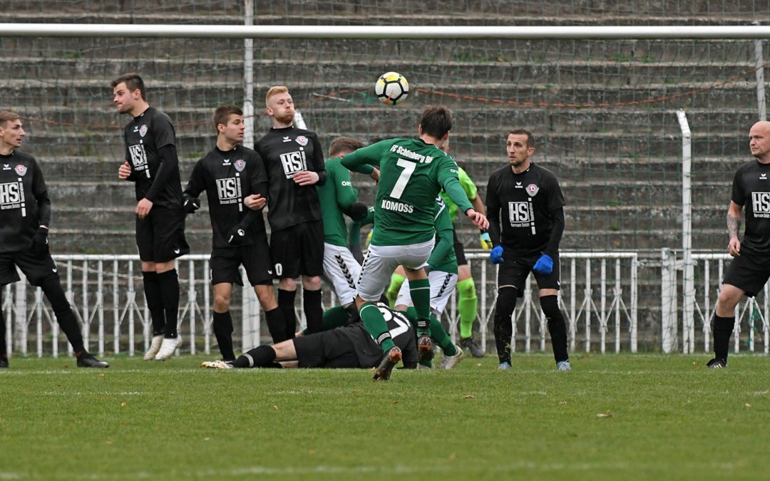 Schönberg hält Dynamo auf Distanz